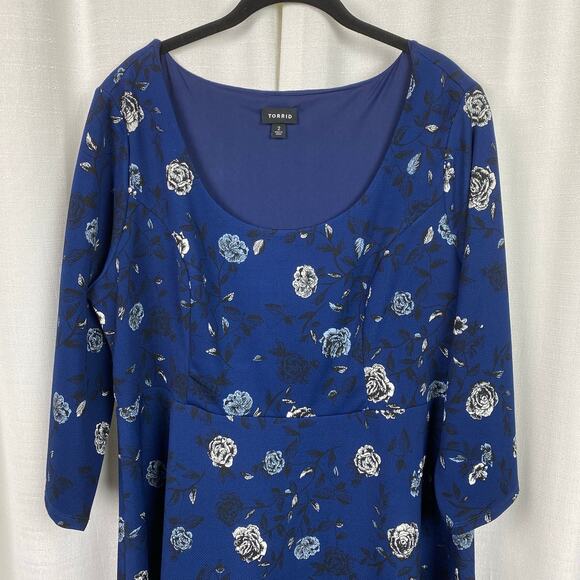Torrid Blue Floral 3/4 Sleeve Skater Dress Sz.2 - Picture 6 of 15